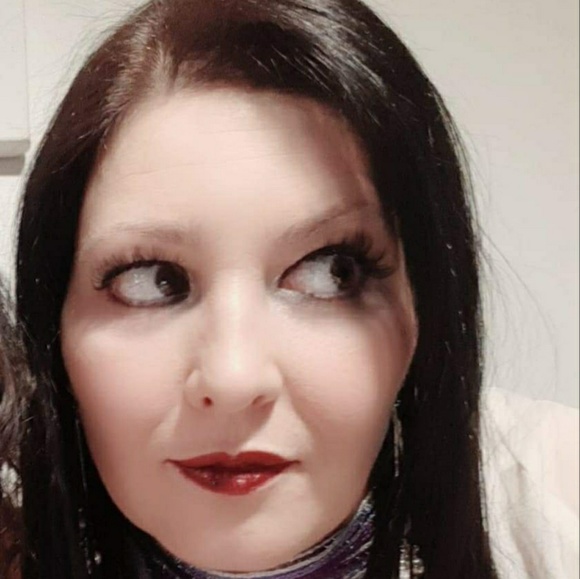 Meet your Posher, Carla - Picture 1 of 1